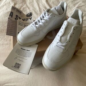 Brand New Veja V-10 Leather Made in Brazil  US 11 Europe 44
